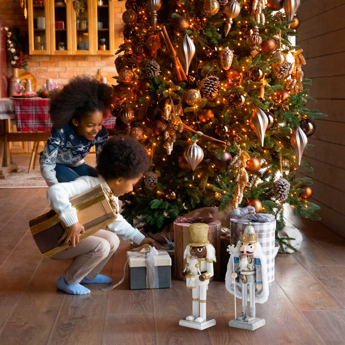 White & Gold Christmas Wooden Nutcracker Soldiers (25cm) Collection
